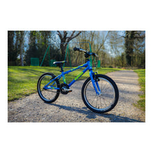 Load image into Gallery viewer, Squish 18-inch Kids Bike - Blue