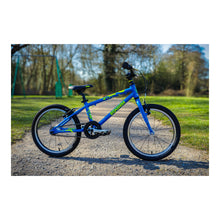 Load image into Gallery viewer, Squish 18-inch Kids Bike - Blue
