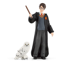 Load image into Gallery viewer, WIZARDING WORLD Harry Potter & Hedwig Toy Figure Set (42633)