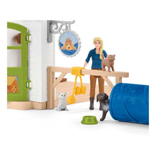 Load image into Gallery viewer, SCHLEICH Farm World Pet Hotel Toy Playset (42607)