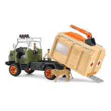 Load image into Gallery viewer, SCHLEICH Wild Life Animal Rescue Large Truck with Toy Figures & Accessories (42475)