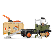 Load image into Gallery viewer, SCHLEICH Wild Life Animal Rescue Large Truck with Toy Figures & Accessories (42475)