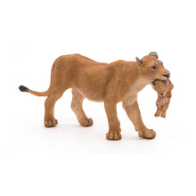 Load image into Gallery viewer, PAPO Wild Animal Kingdom Lioness with Cub Toy Figure, Three Years or Above, Tan (50043)