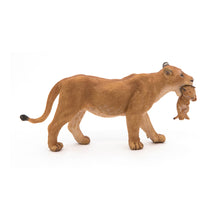 Load image into Gallery viewer, PAPO Wild Animal Kingdom Lioness with Cub Toy Figure, Three Years or Above, Tan (50043)