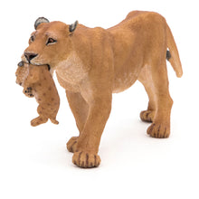 Load image into Gallery viewer, PAPO Wild Animal Kingdom Lioness with Cub Toy Figure, Three Years or Above, Tan (50043)