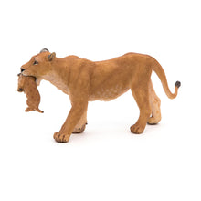 Load image into Gallery viewer, PAPO Wild Animal Kingdom Lioness with Cub Toy Figure, Three Years or Above, Tan (50043)