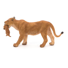 Load image into Gallery viewer, PAPO Wild Animal Kingdom Lioness with Cub Toy Figure, Three Years or Above, Tan (50043)