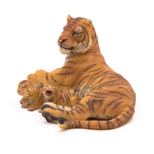 Load image into Gallery viewer, PAPO Wild Animal Kingdom Lying Tigress Nursing Toy Figure, Three Years or Above, Multi-colour (50156)
