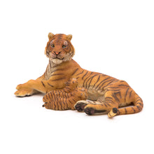 Load image into Gallery viewer, PAPO Wild Animal Kingdom Lying Tigress Nursing Toy Figure, Three Years or Above, Multi-colour (50156)
