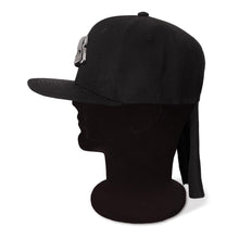 Load image into Gallery viewer, STAR WARS Darth Vader Metal Badge with Cape Novelty Cap (NH885306STW)