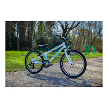 Load image into Gallery viewer, Squish 20-inch Kids Bike - White/Blue
