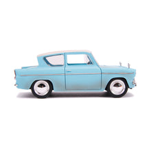 Load image into Gallery viewer, HARRY POTTER 1959 Ford Anglia 1:24 Die Cast Vehicle with Figure (253185002)
