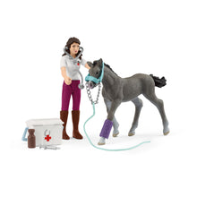 Load image into Gallery viewer, SCHLEICH Horse Club Horse Care with Trakehner Foal Toy Playset - 42752
