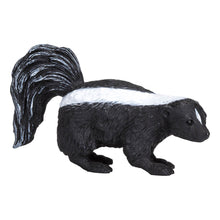 Load image into Gallery viewer, MOJO Wildlife &amp; Woodland Skunk Toy Figure - 387034
