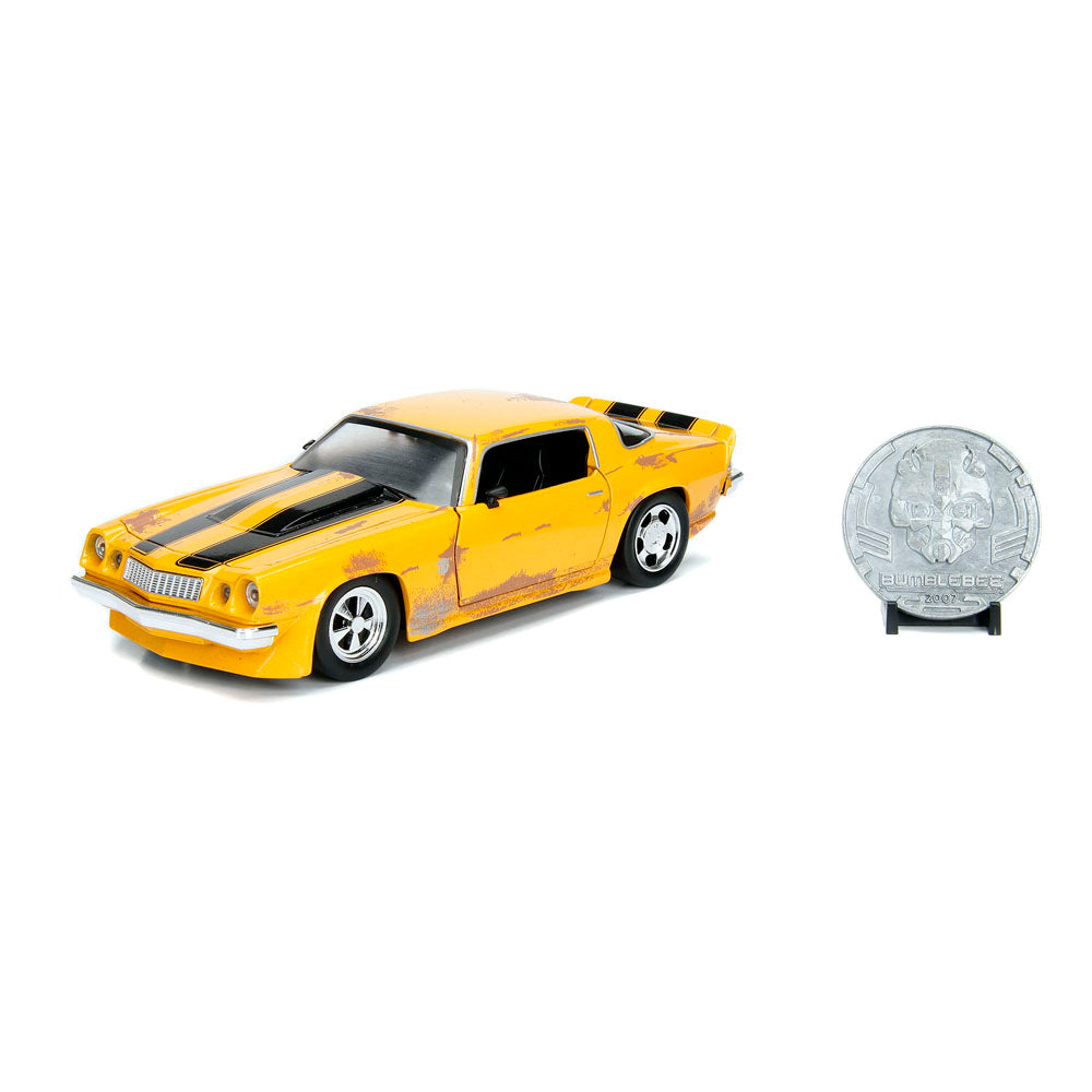 HASBRO Transformers Hollywood Rides Bumblebee 1977 Chevy Camaro with Collector Coin, Scale 1:24 (253115001)